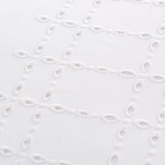 Pottery Barn White Embroidered Eyelet Patterned Duvet Cover - Picture 3 of 3